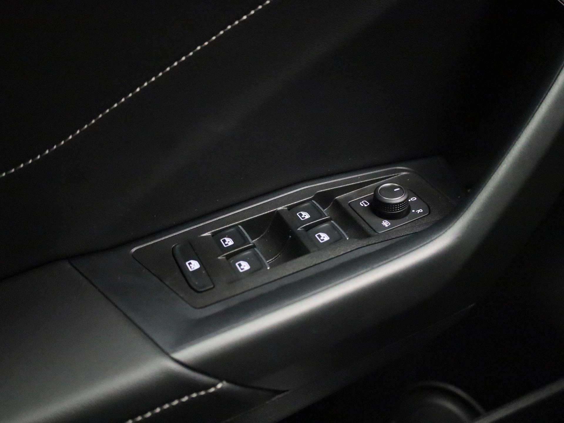 Volkswagen-T-Roc-image-22