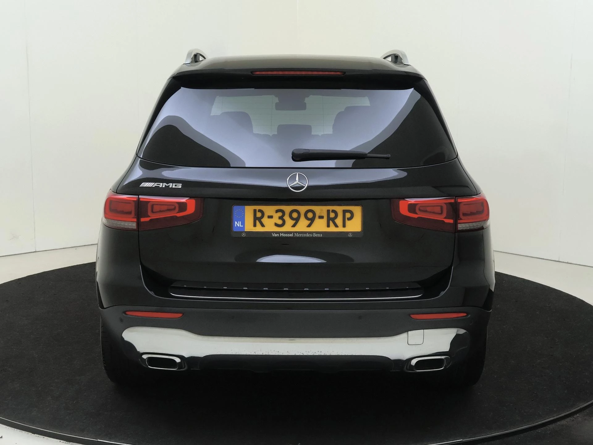 Mercedes-Benz-GLB-image-6