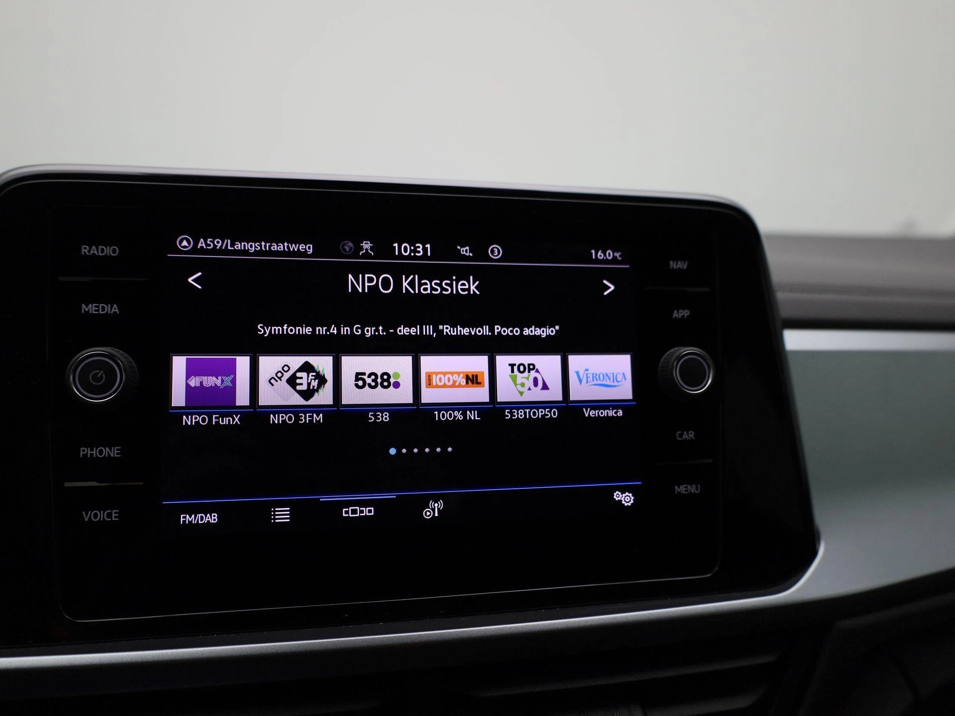 Volkswagen-T-Roc-image-15