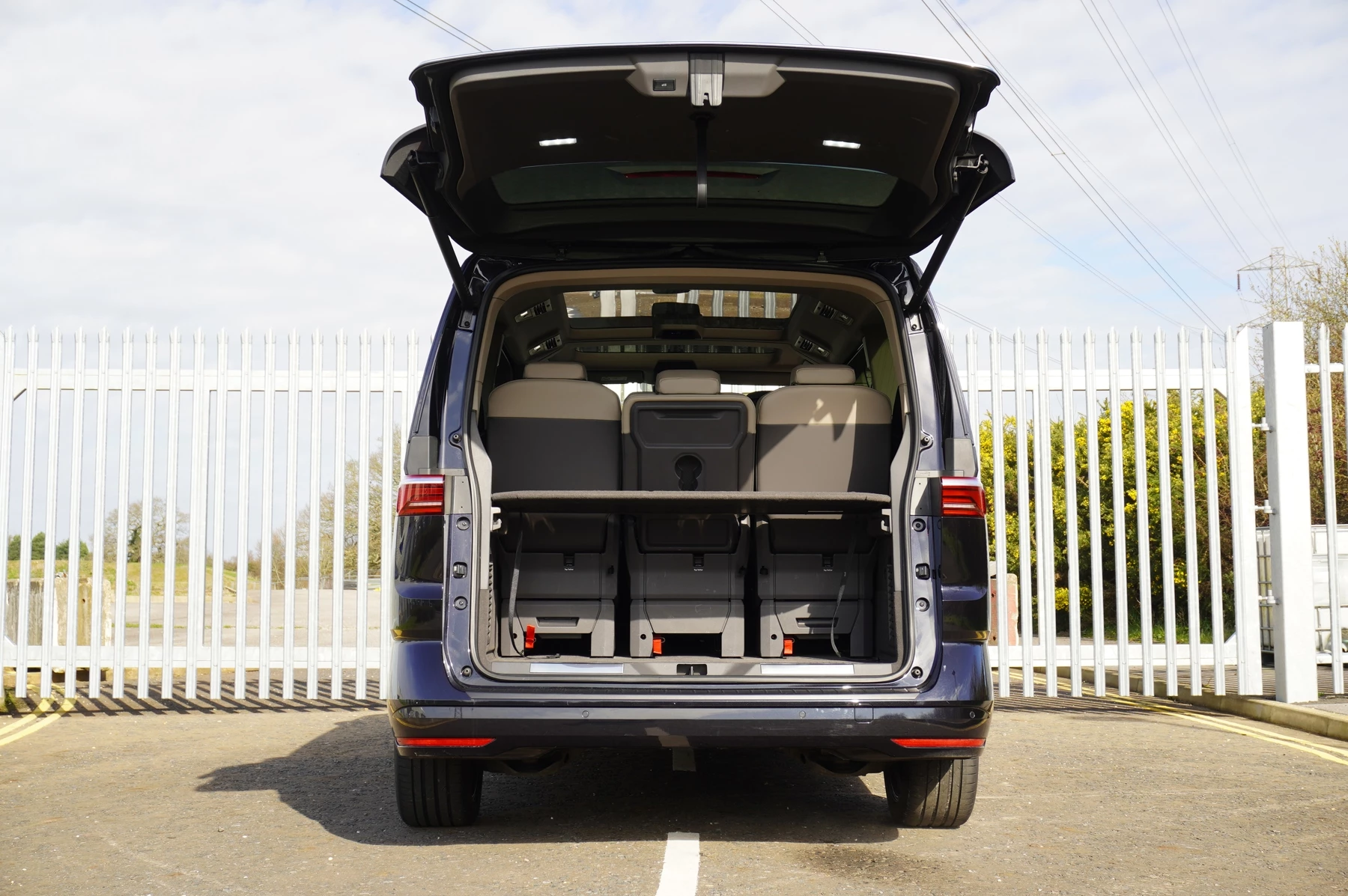 Volkswagen-Multivan-image-14
