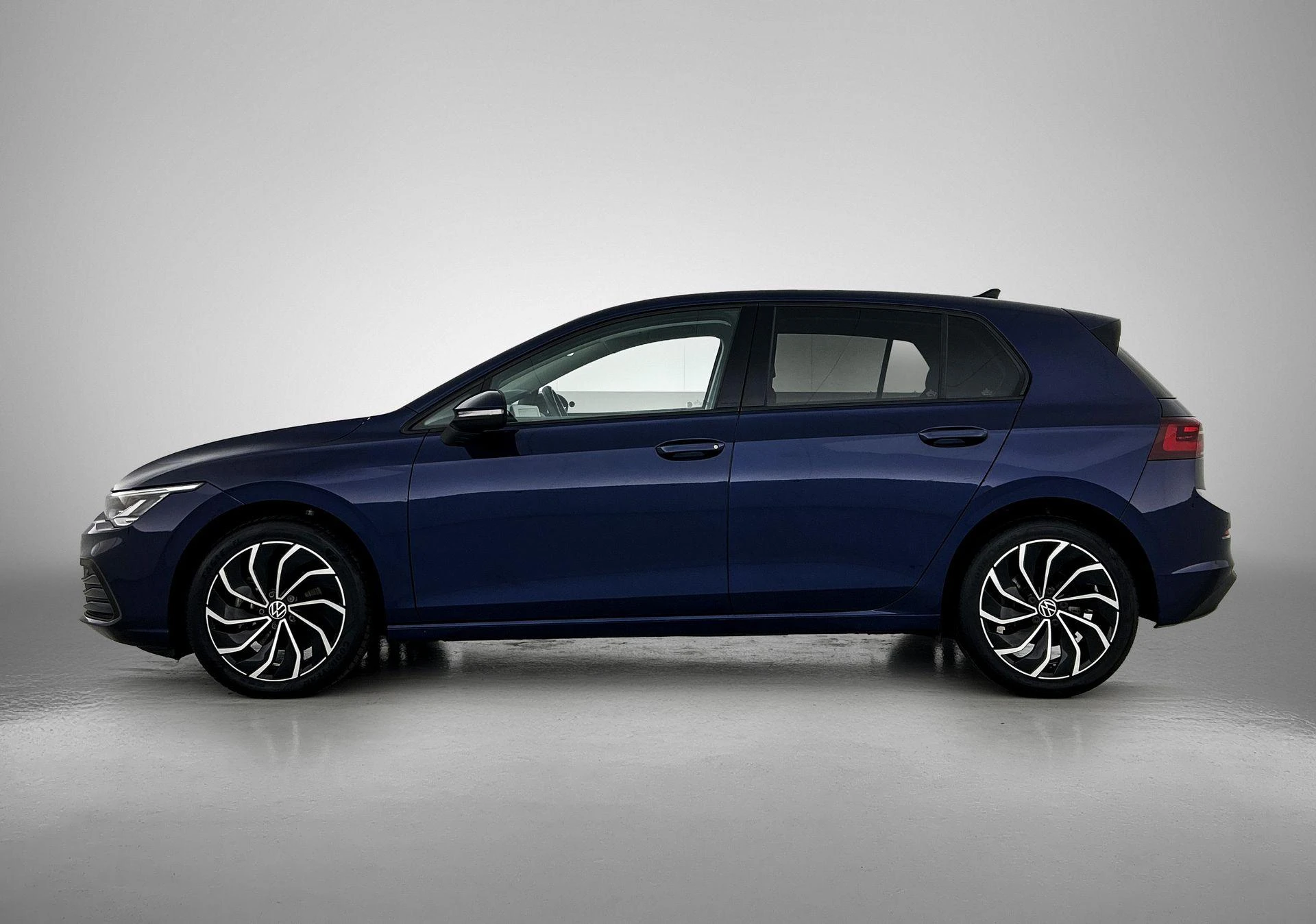 Volkswagen-Golf-image-1