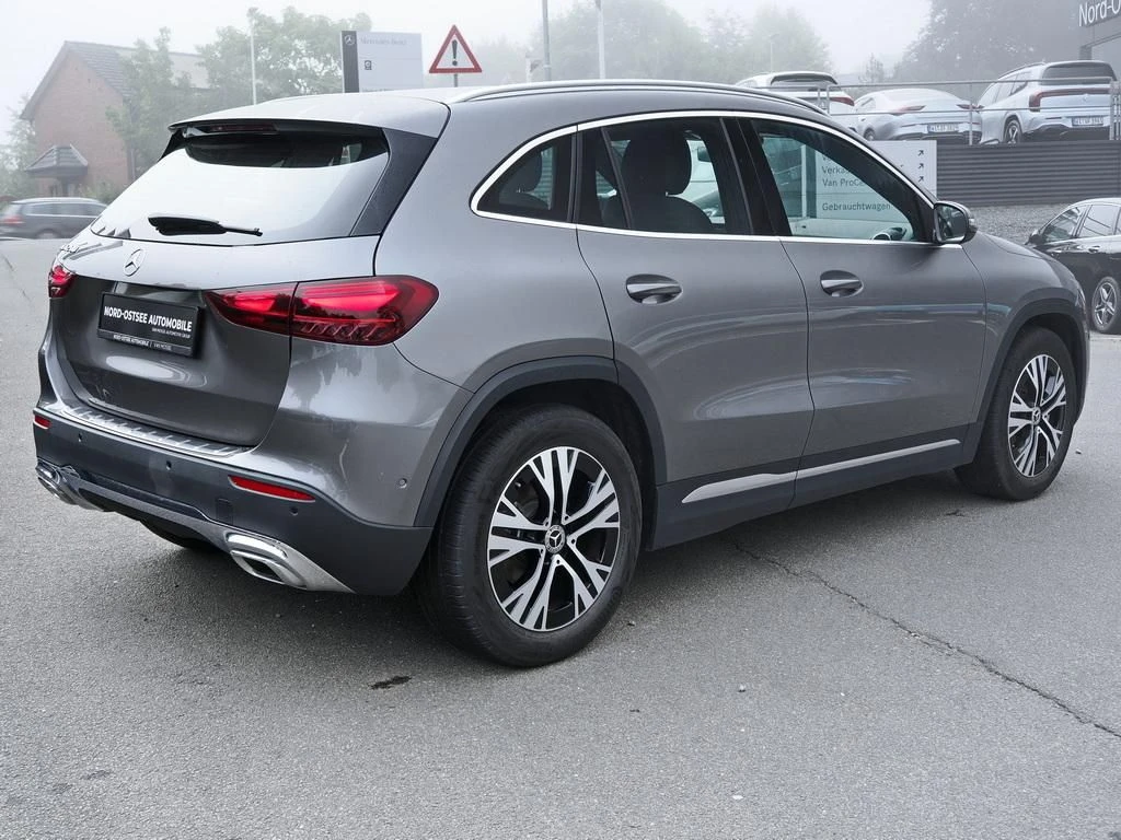 Mercedes-Benz-GLA 200-image-4