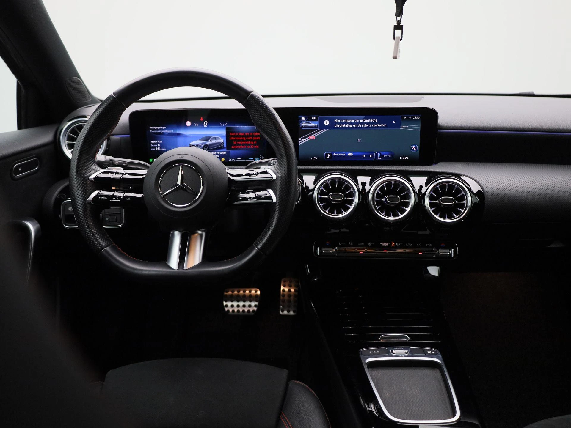 Mercedes-Benz-A-Klasse-image-6