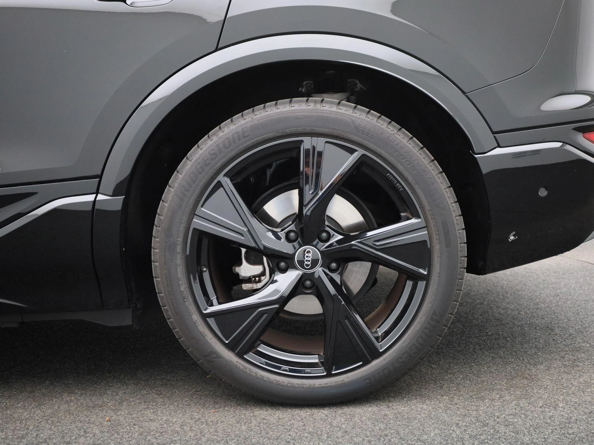 Audi-Q6 e-tron-image-6