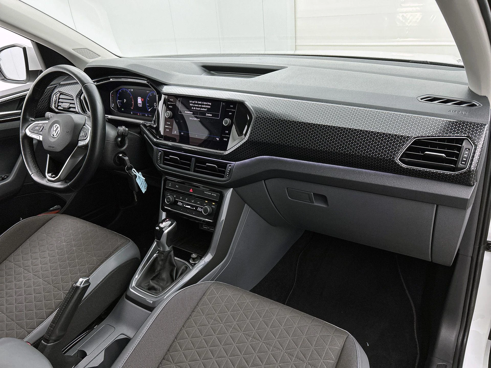 Volkswagen-T-Cross-image-18