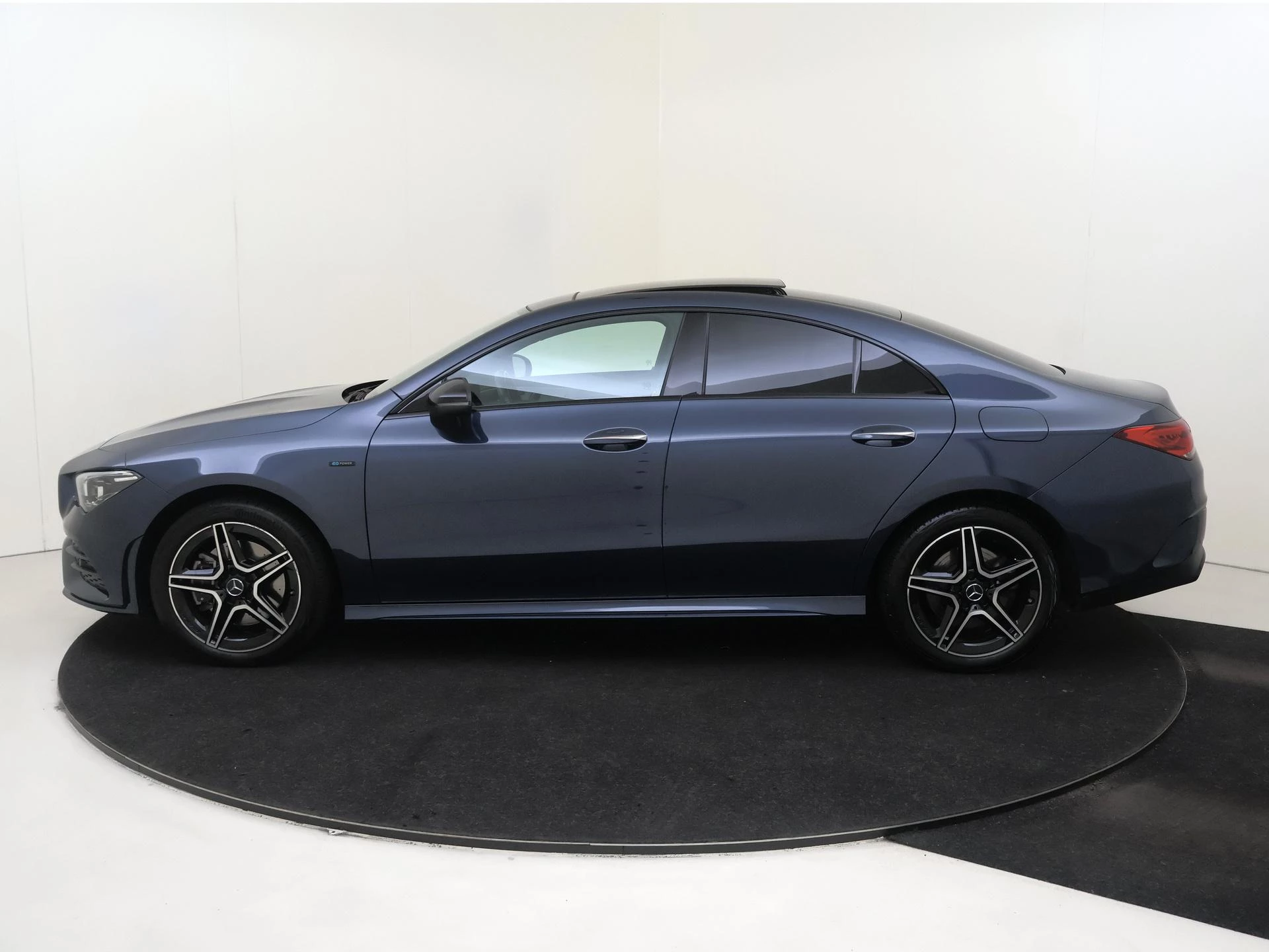 Mercedes-Benz-CLA-image-7