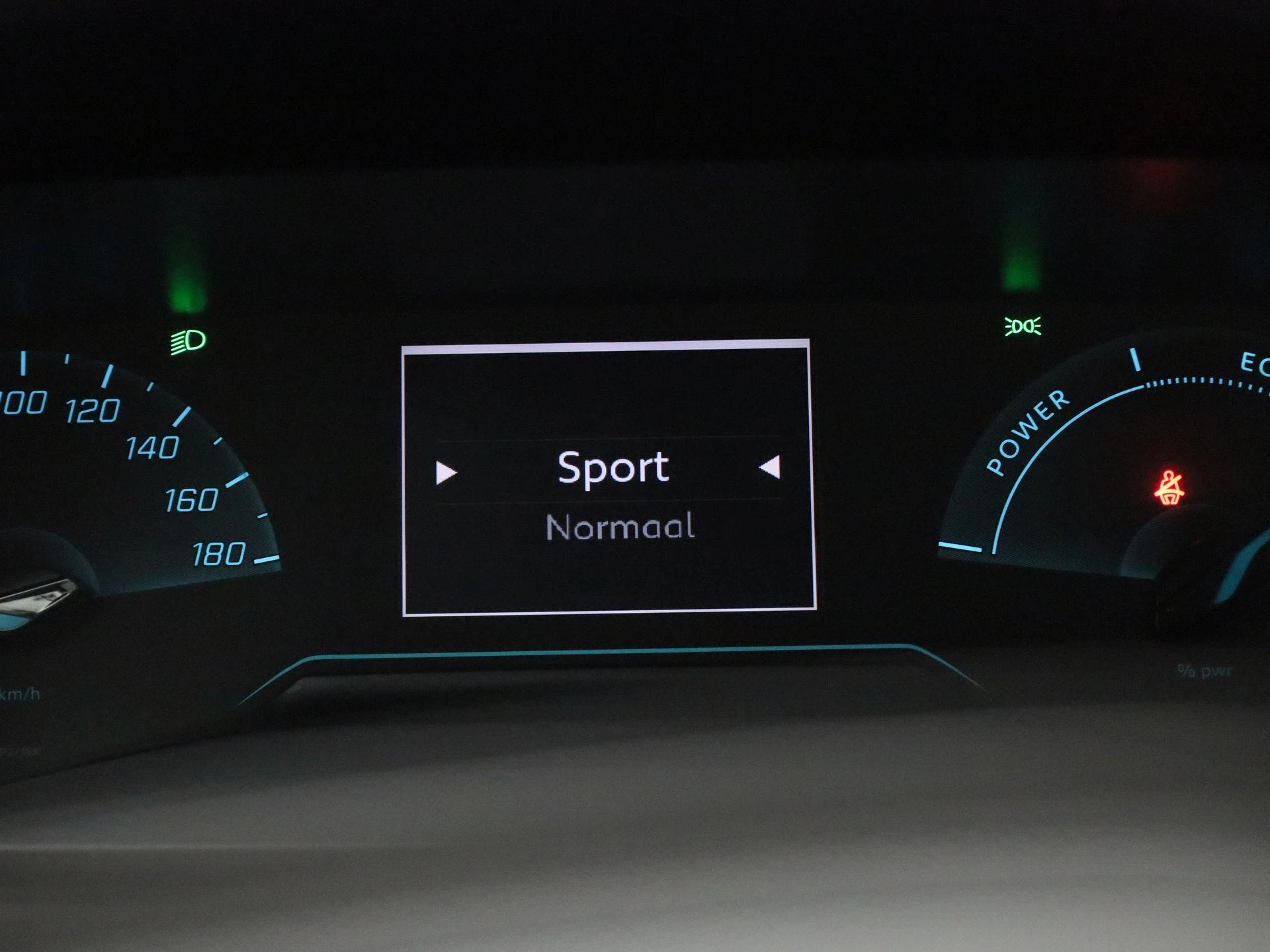 Peugeot e-2008 EV Active 50 kWh