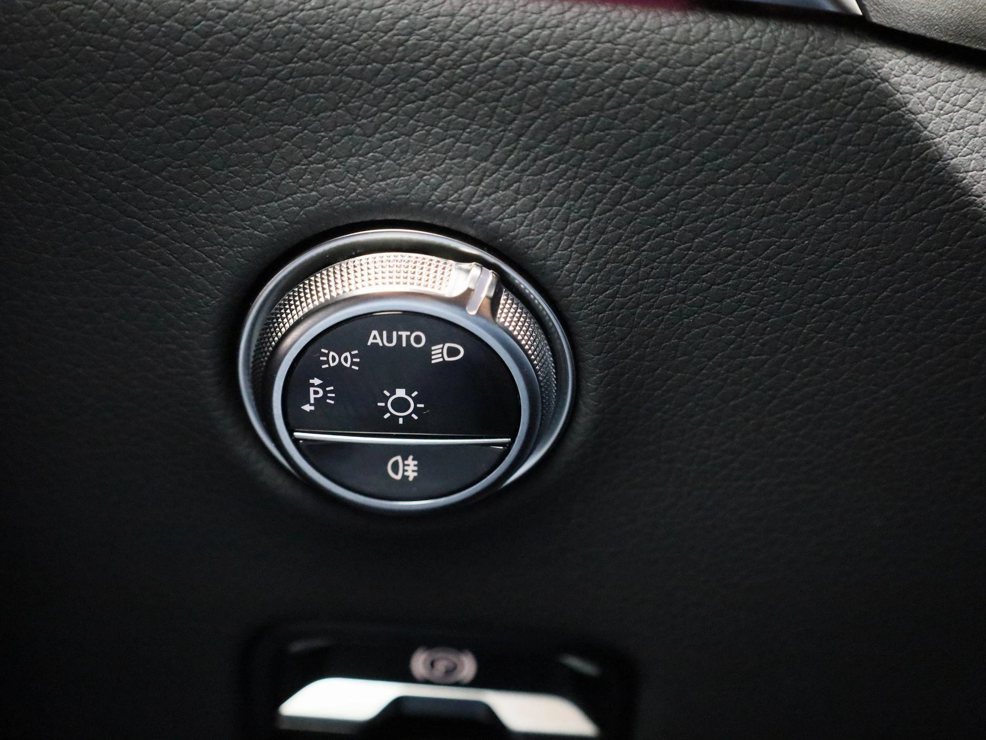 Mercedes-Benz-GLC-image-24