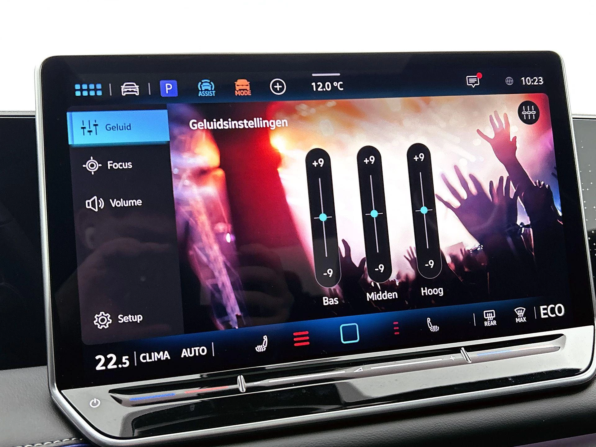 Volkswagen-Tiguan-image-16