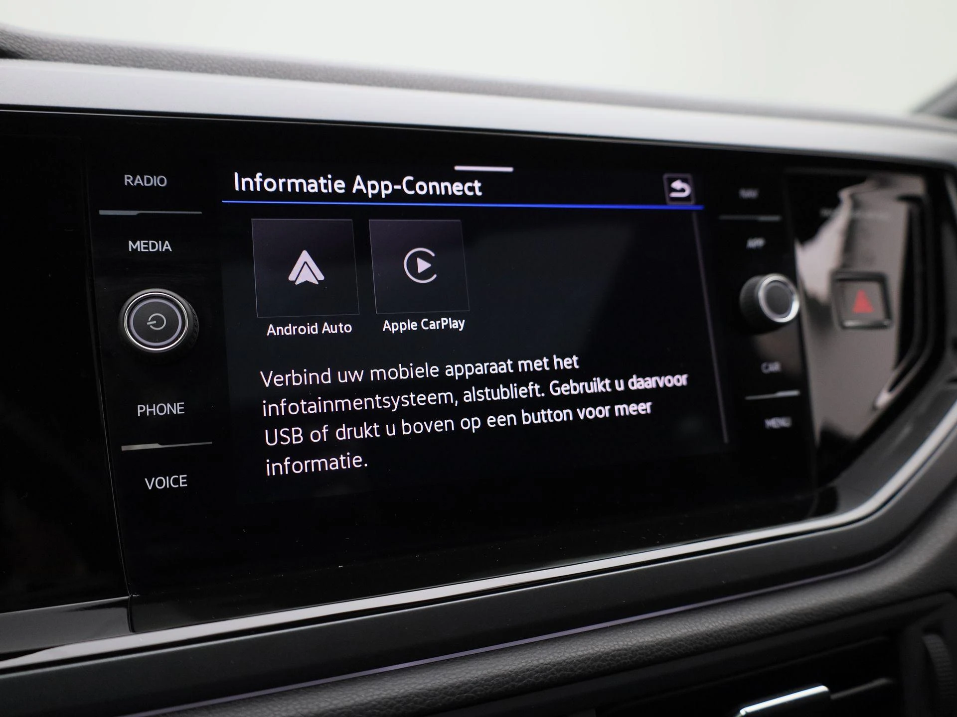 Volkswagen-Polo-image-24