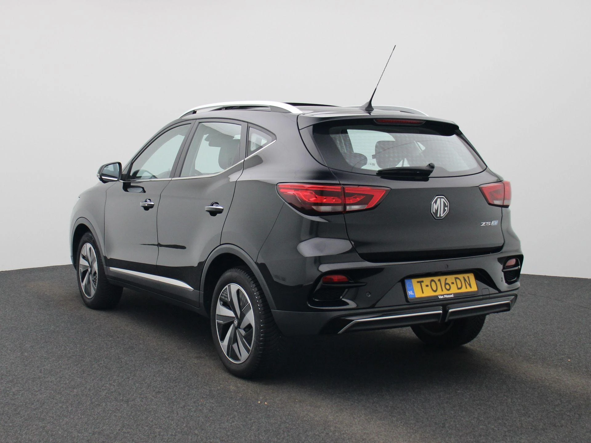 MG ZS EV Long Range Luxury 70 kWh