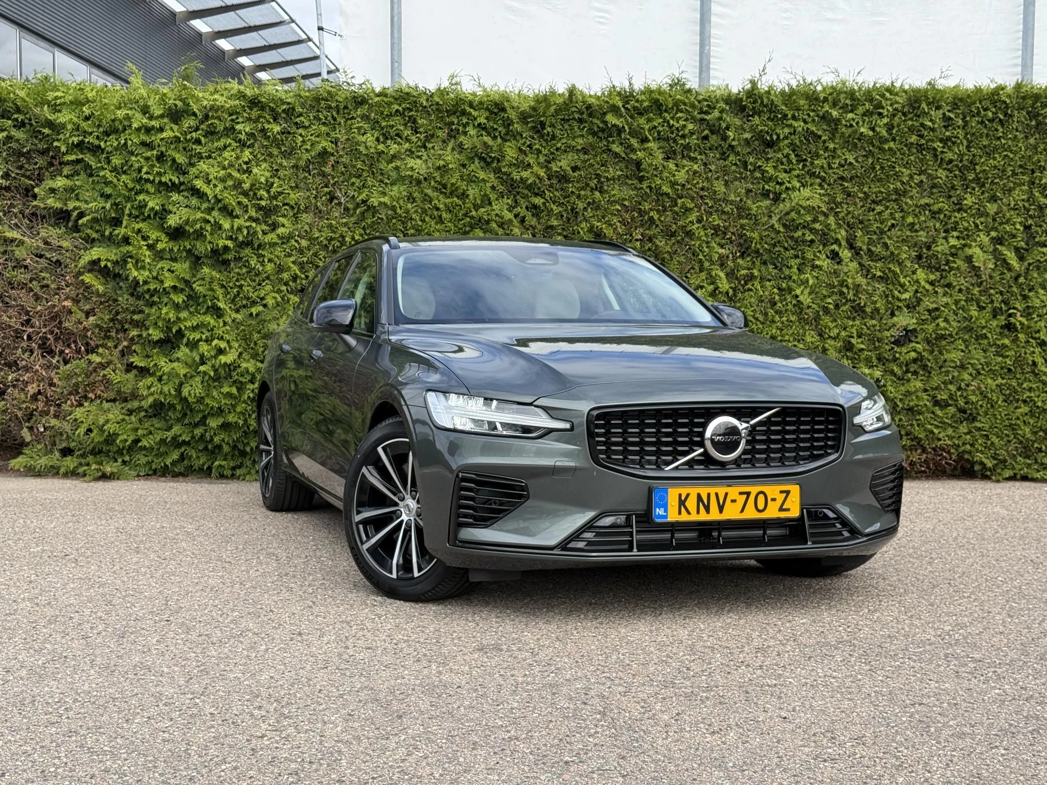 Volvo V60 T8 Plug-in hybrid AWD Plus Dark