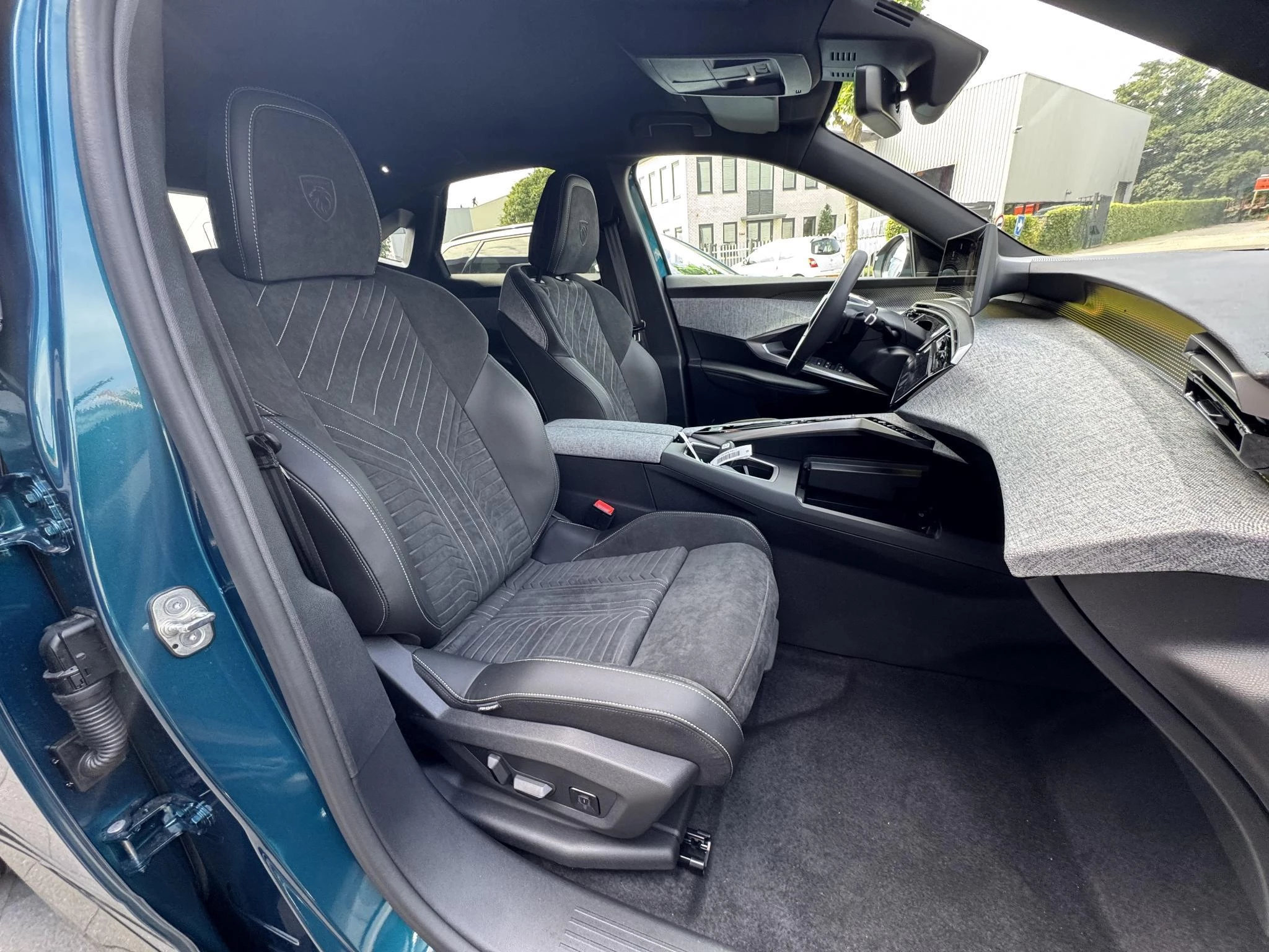 Peugeot e-3008 GT Long Range 230 97 kWh
