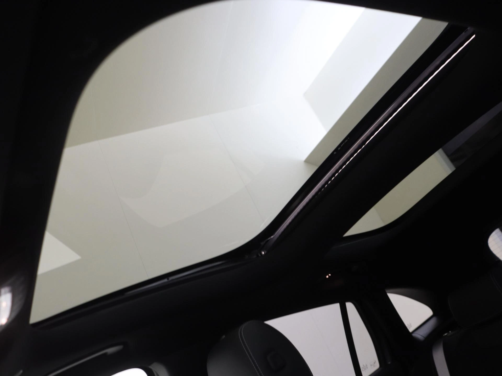 Mercedes-Benz-GLA-image-28