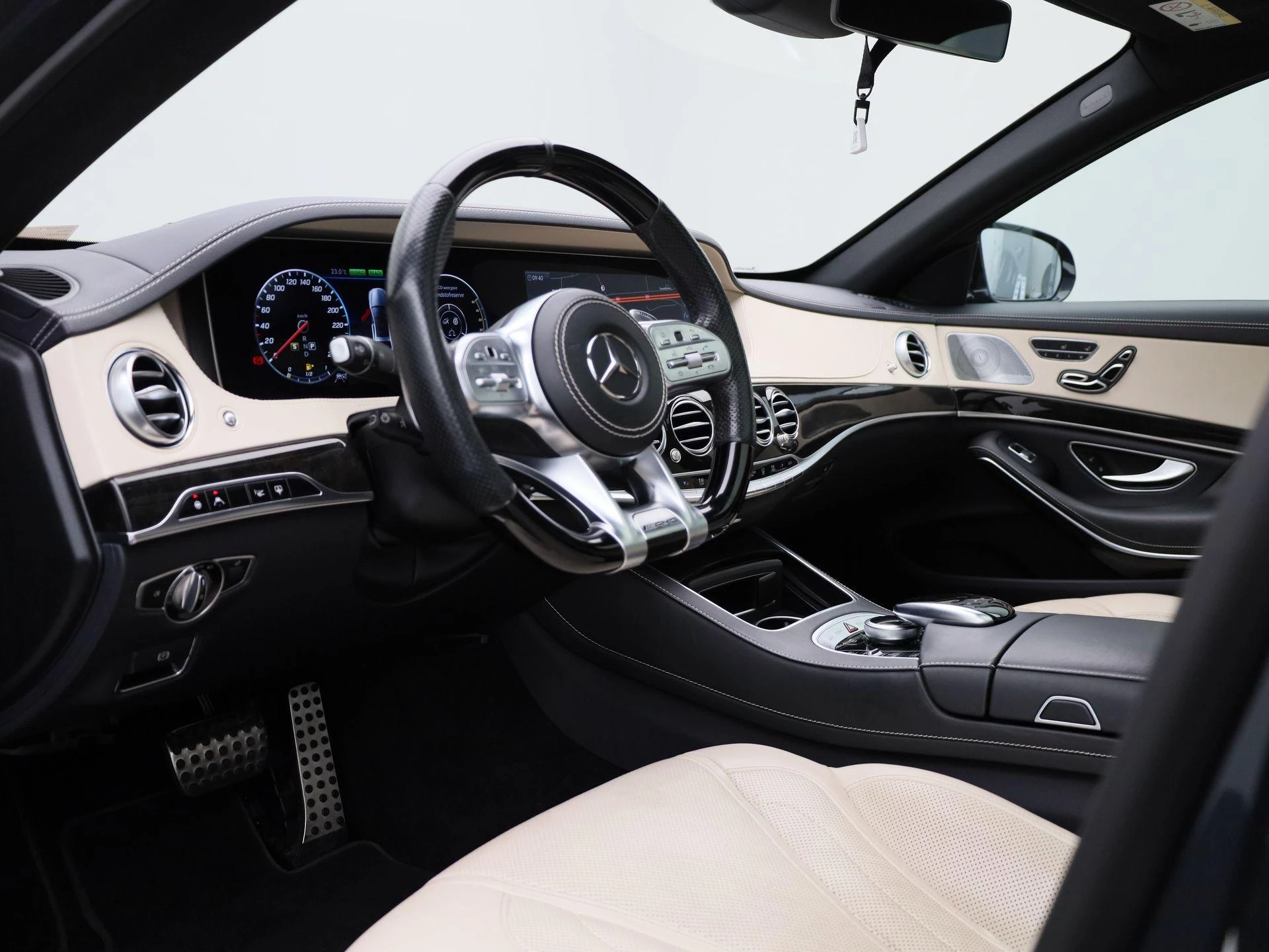 Mercedes-Benz-S-Klasse-image-46