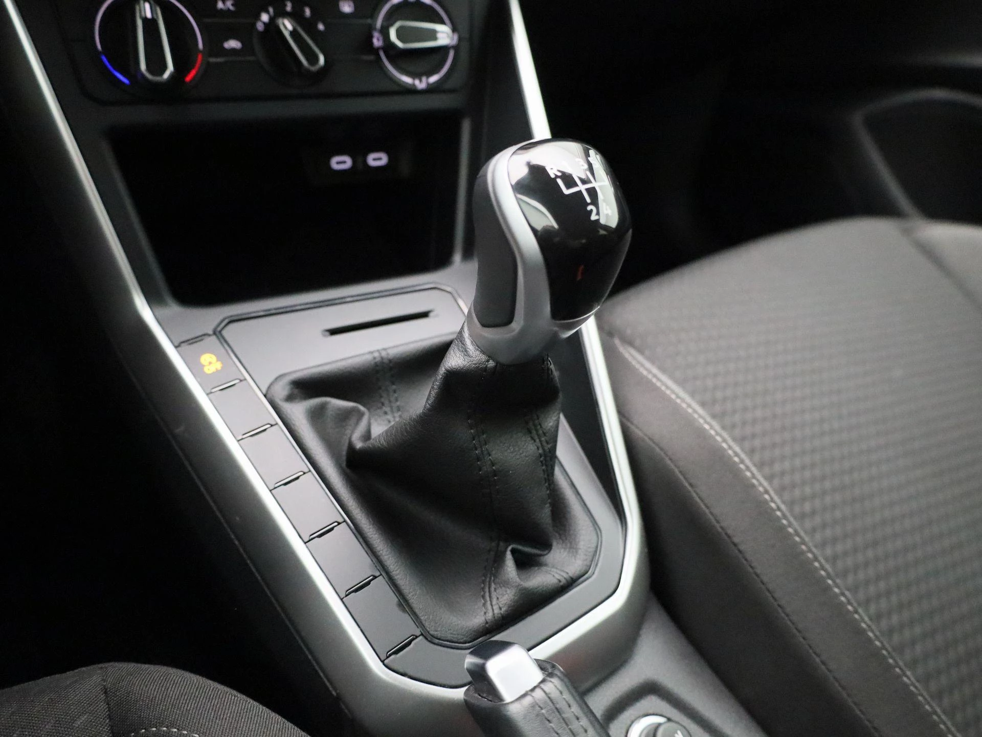 Volkswagen-Polo-image-15