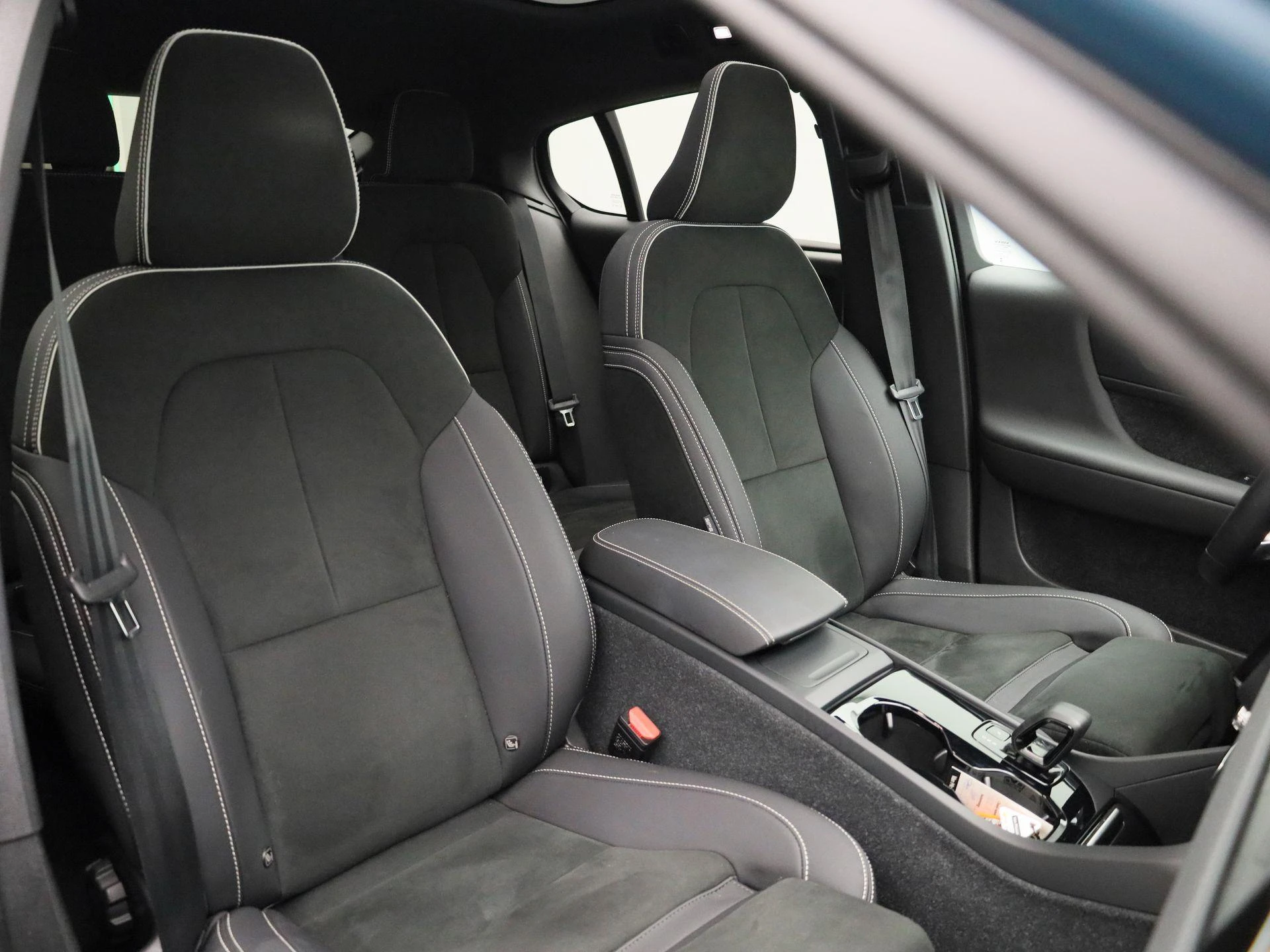 Volvo-C40-image-38