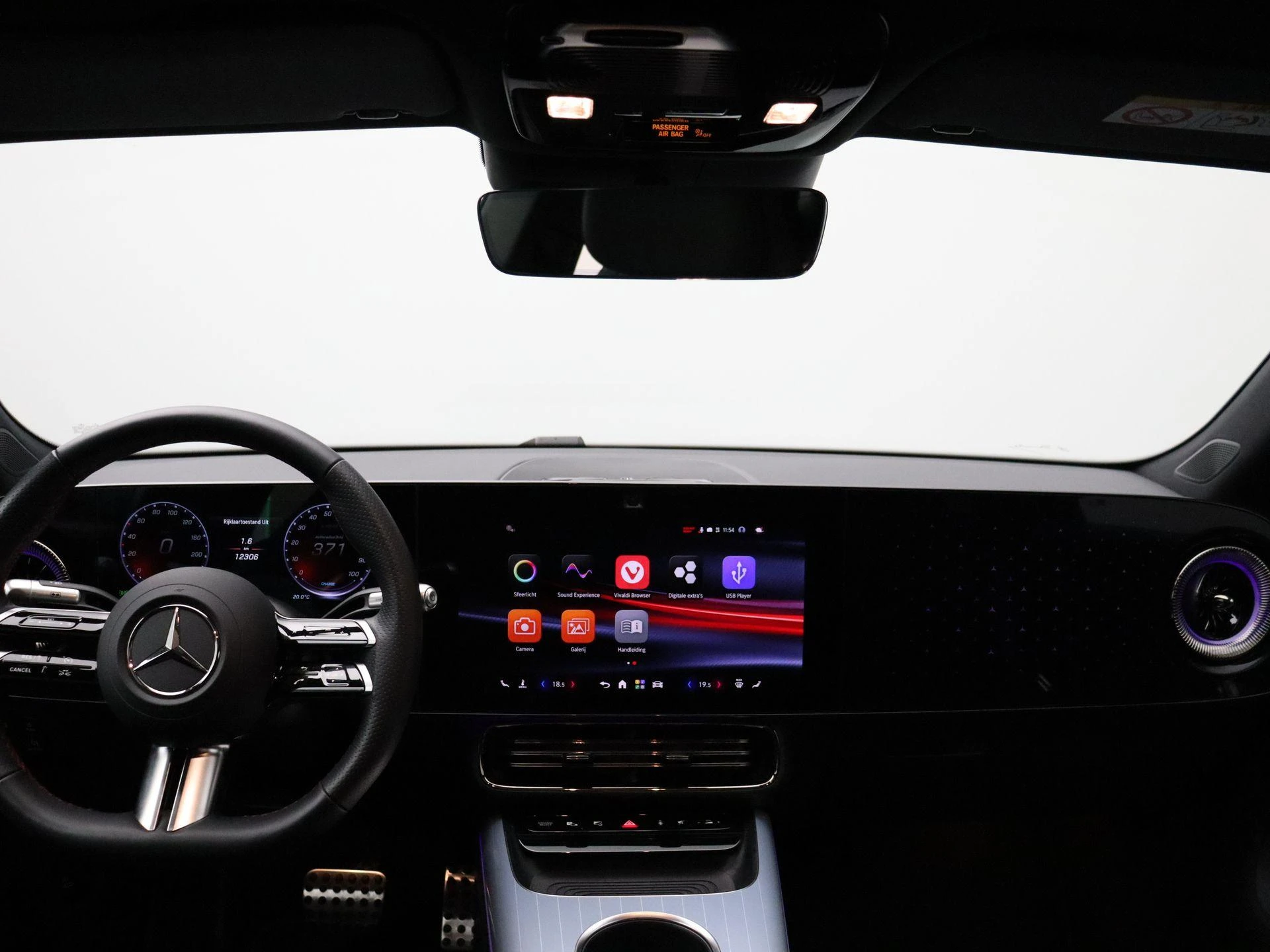 Mercedes-Benz-CLA-image-22