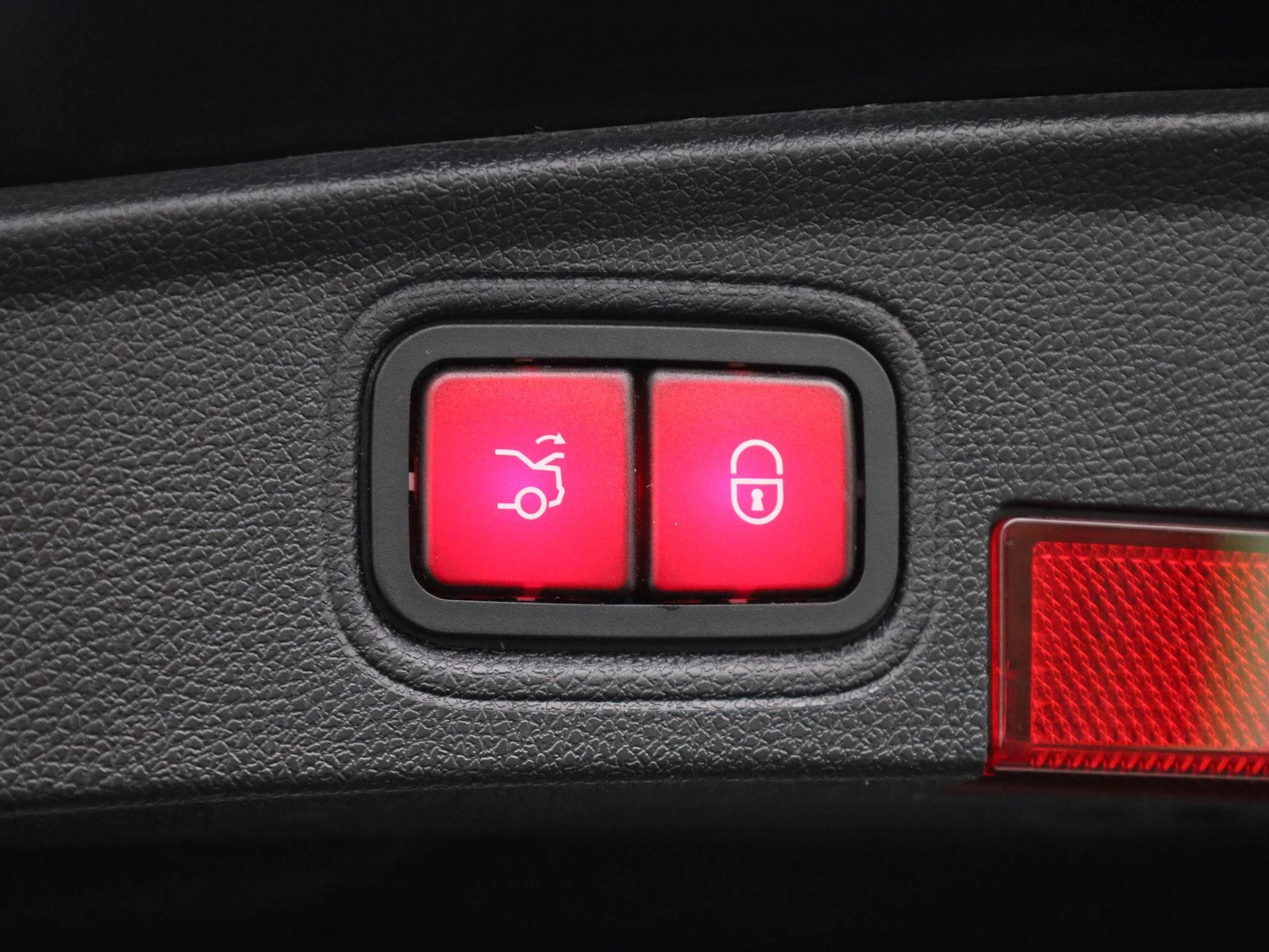Mercedes-Benz-C-Klasse-image-14