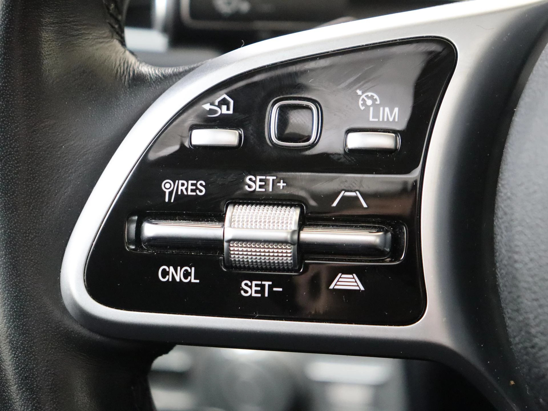 Mercedes-Benz-GLE-image-12