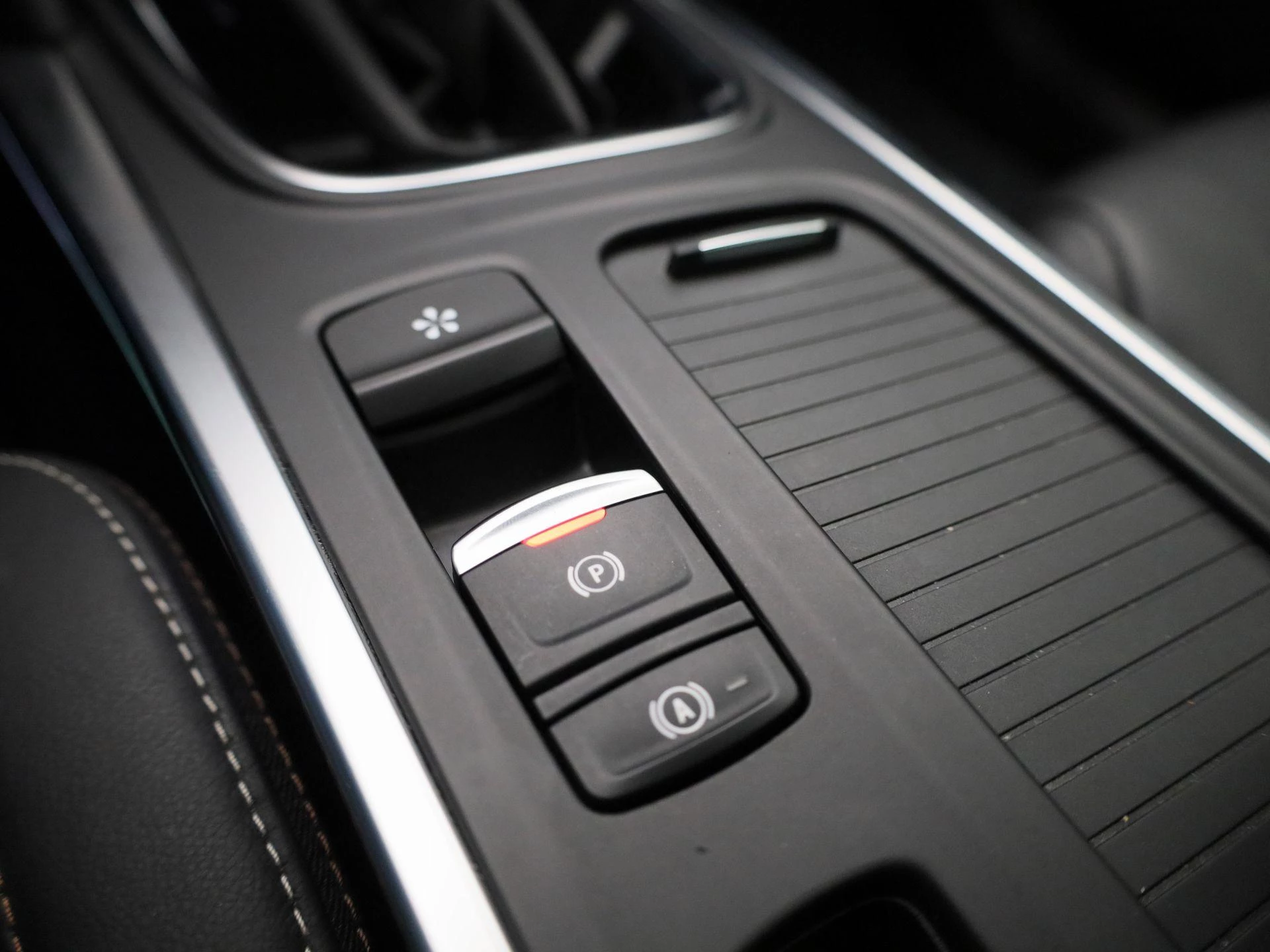 Renault-Megane E-Tech-image-32