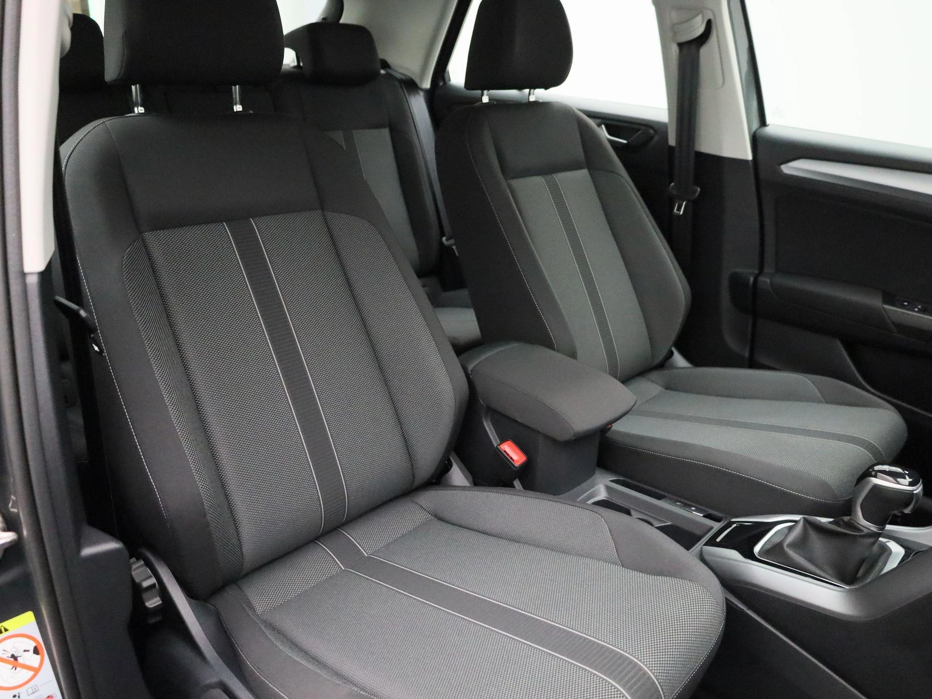 Volkswagen-T-Roc-image-36