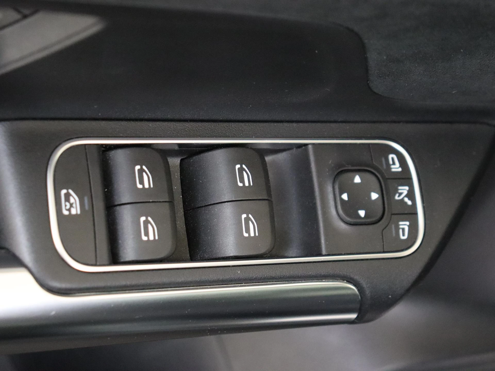 Mercedes-Benz-GLA-image-27