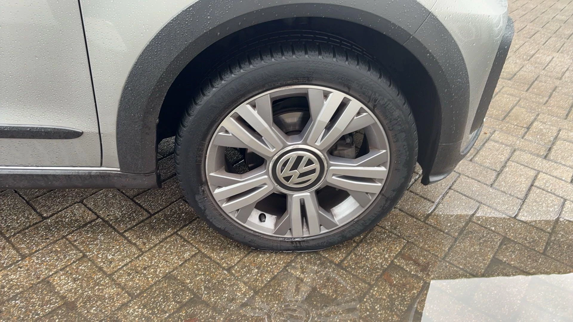 Volkswagen-up!-image-19