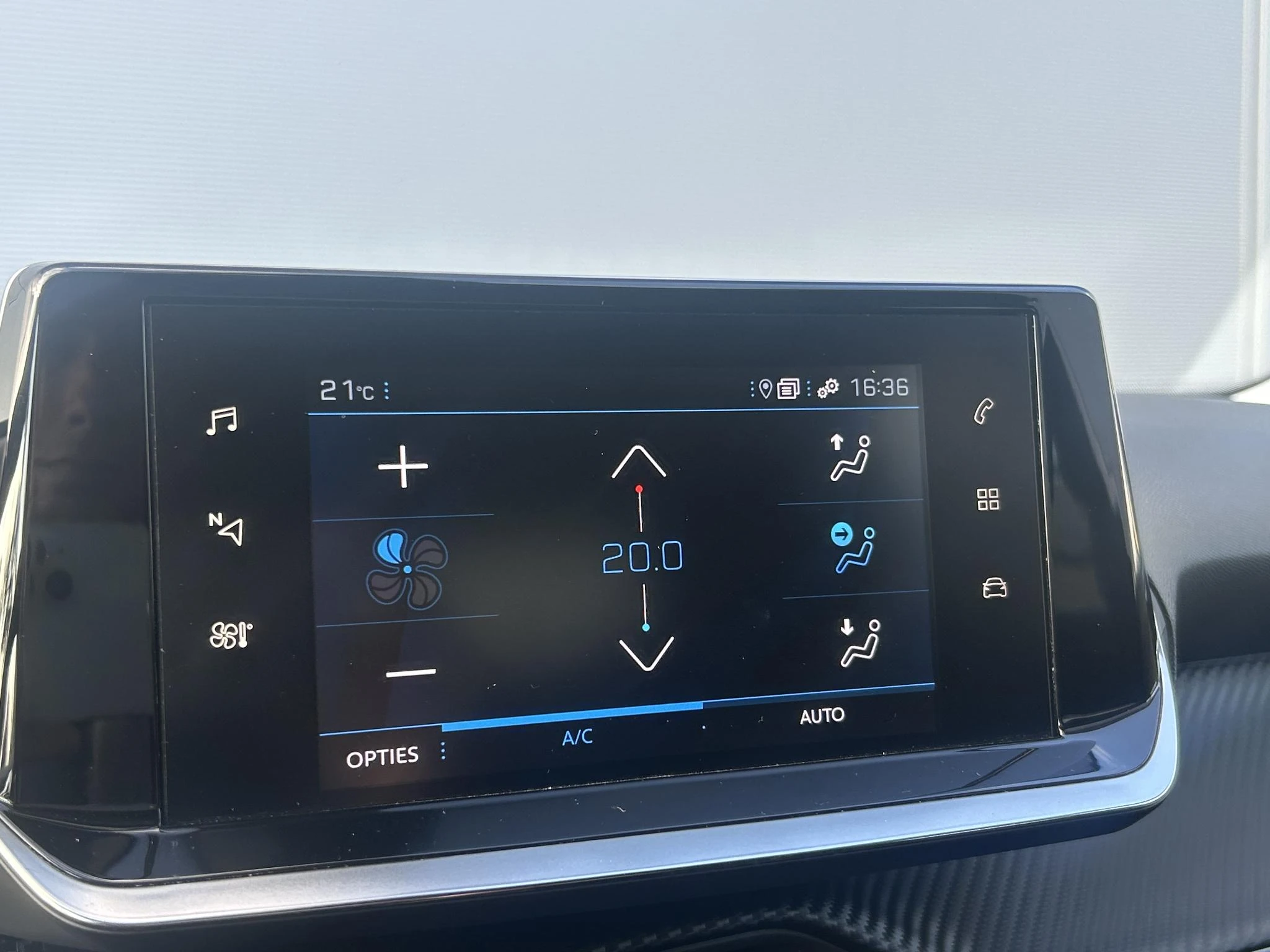 Peugeot-2008-image-16