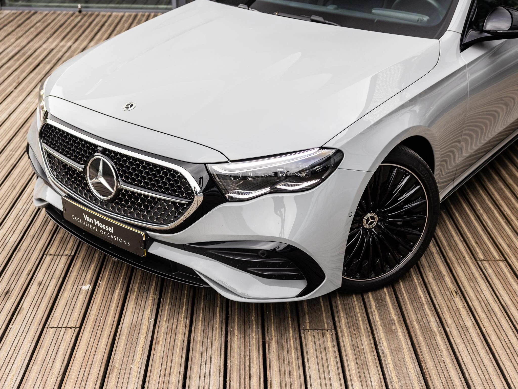 Mercedes-Benz-E-Klasse-image-6