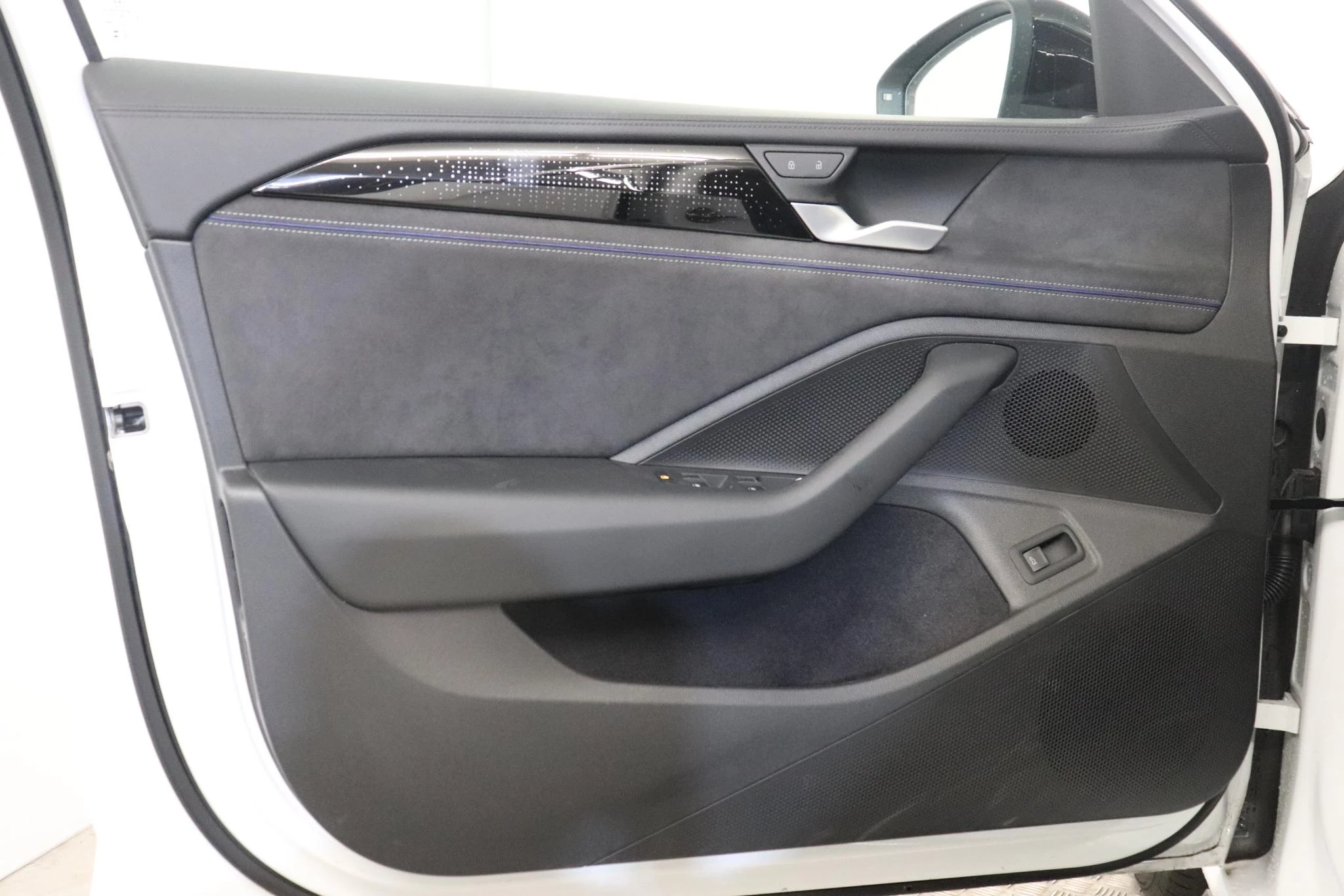 Volkswagen-Passat-image-11