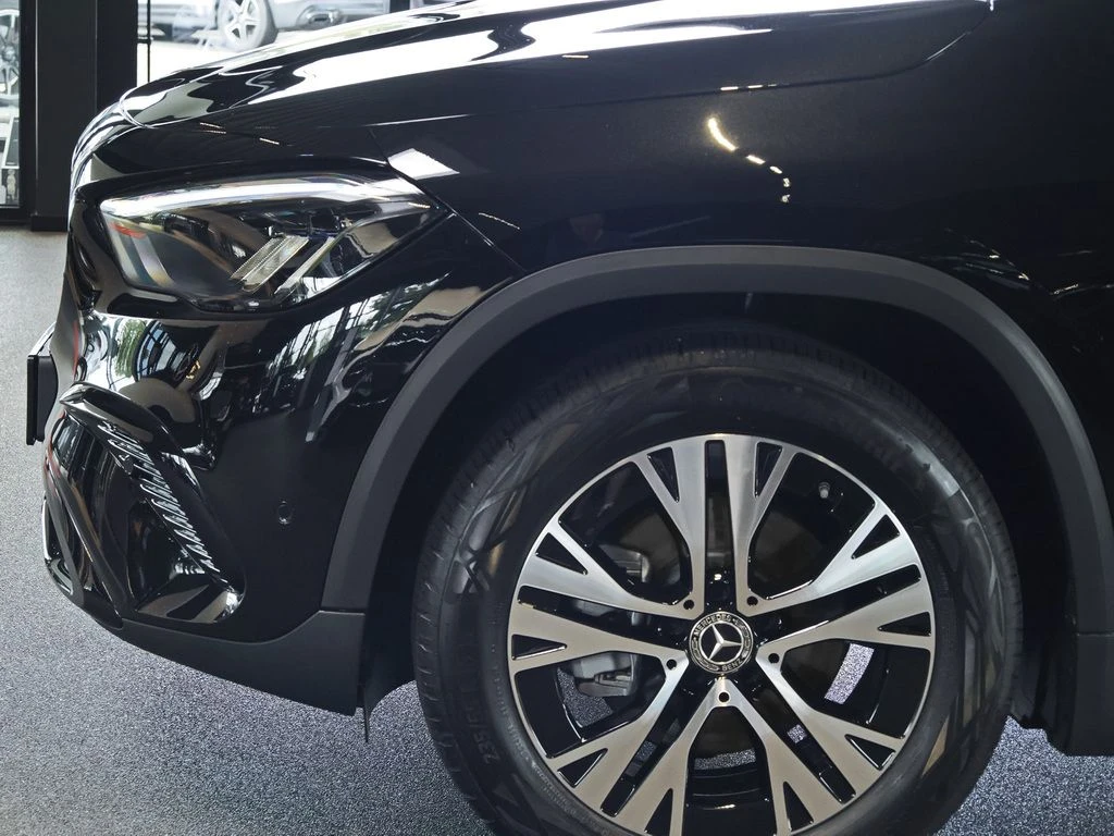 Mercedes-Benz-GLA 180 d-image-3