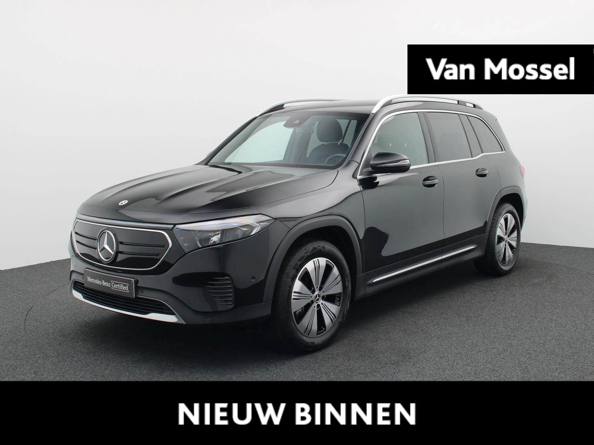 Mercedes-Benz-EQB-image-0