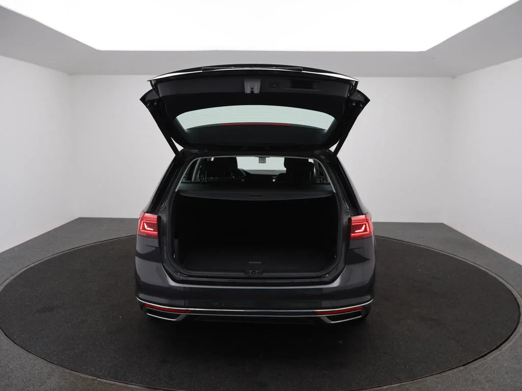 Volkswagen-Passat-image-12