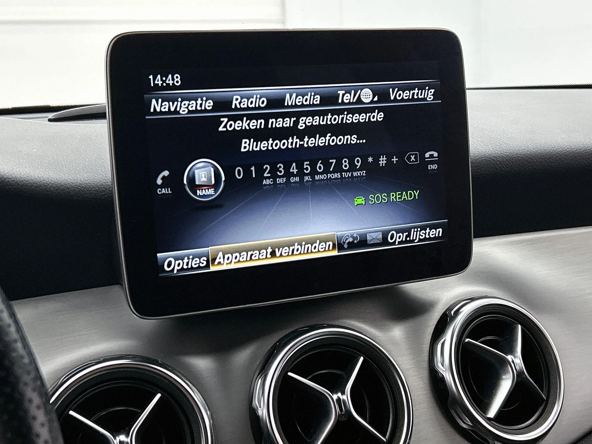 Mercedes-Benz-GLA-image-16