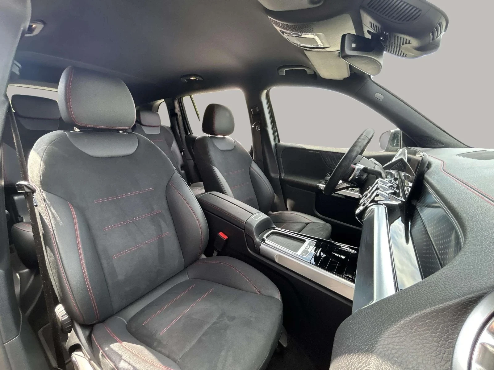 Mercedes-Benz-EQB-image-18
