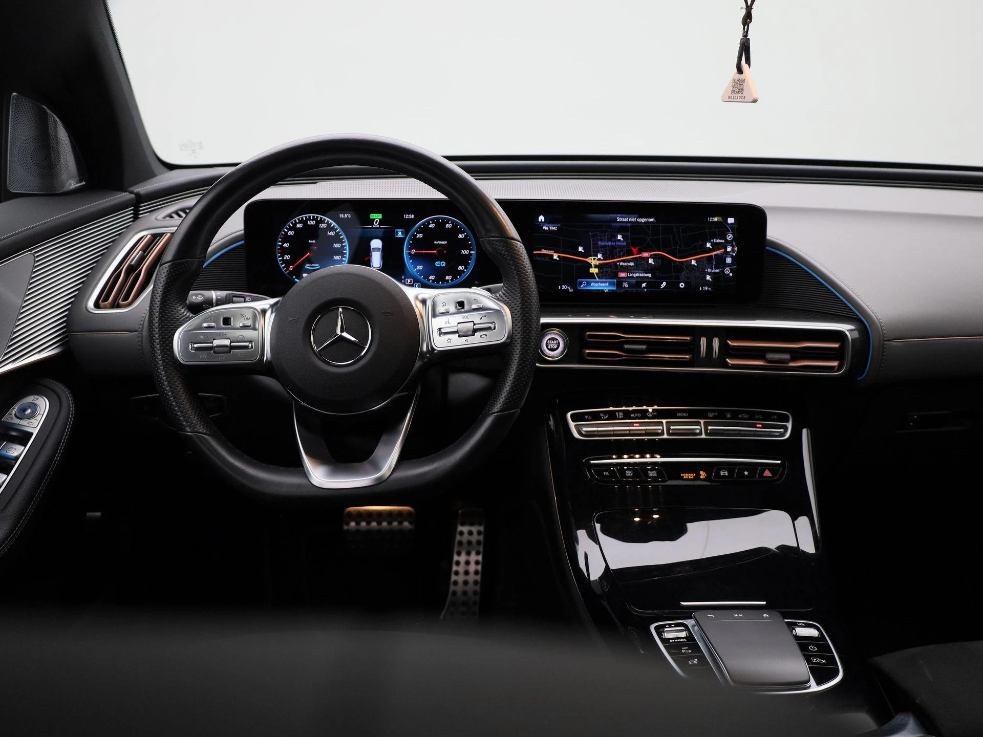 Mercedes-Benz-EQC-image-8