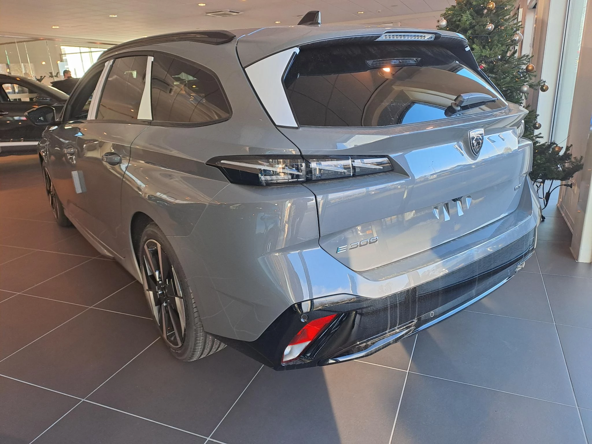 Peugeot-e-308-image-2
