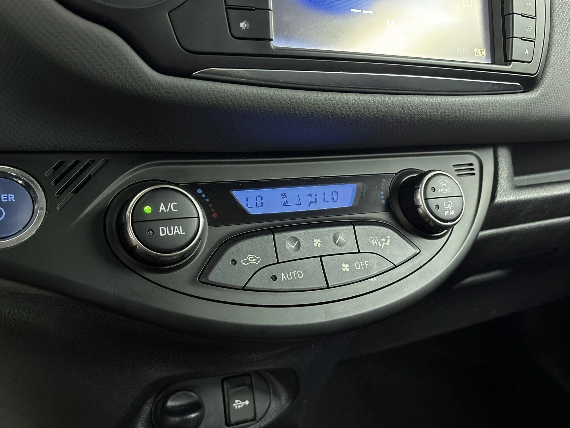 Toyota Yaris 1.5 Hybrid Trend Bi-Tone