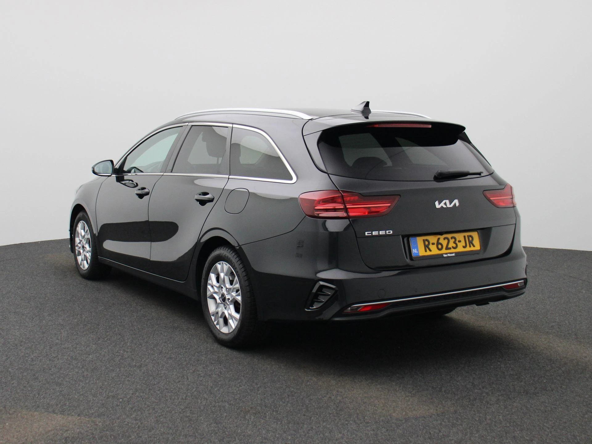 Kia-Ceed Sportswagon-image-1