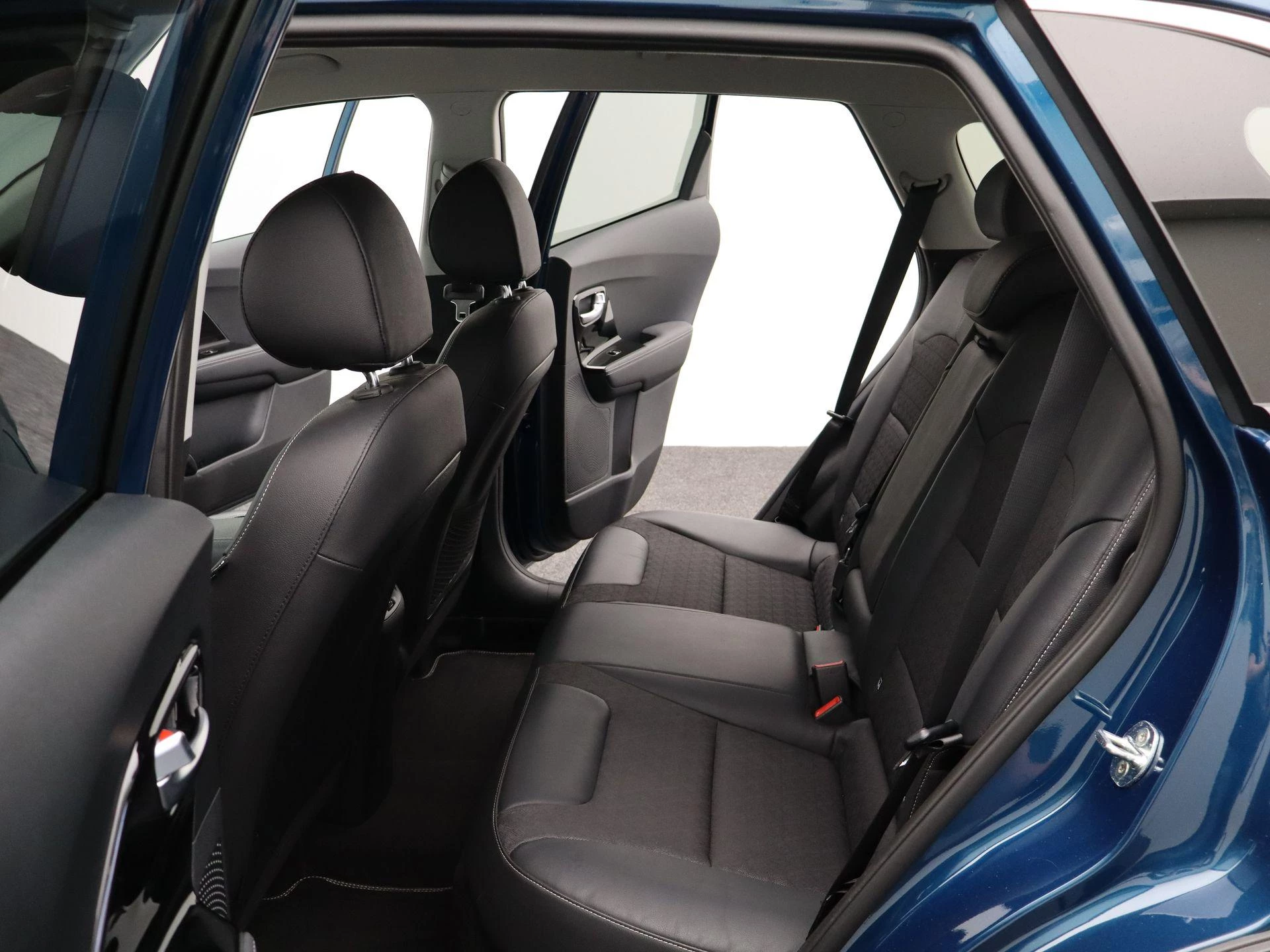 Kia-Niro-image-35