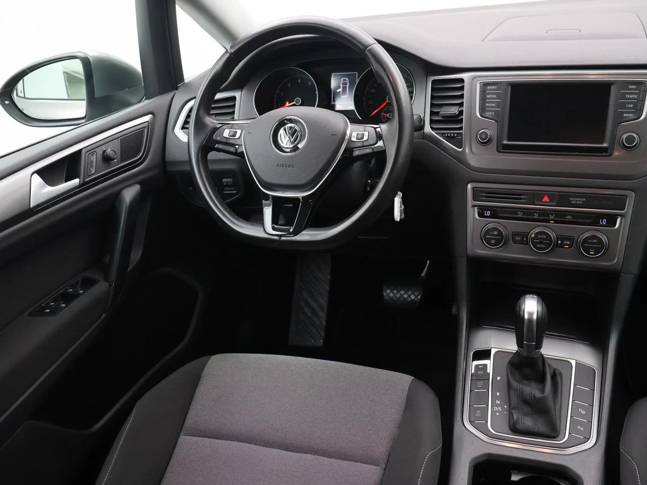 Volkswagen-Golf Sportsvan-image-8