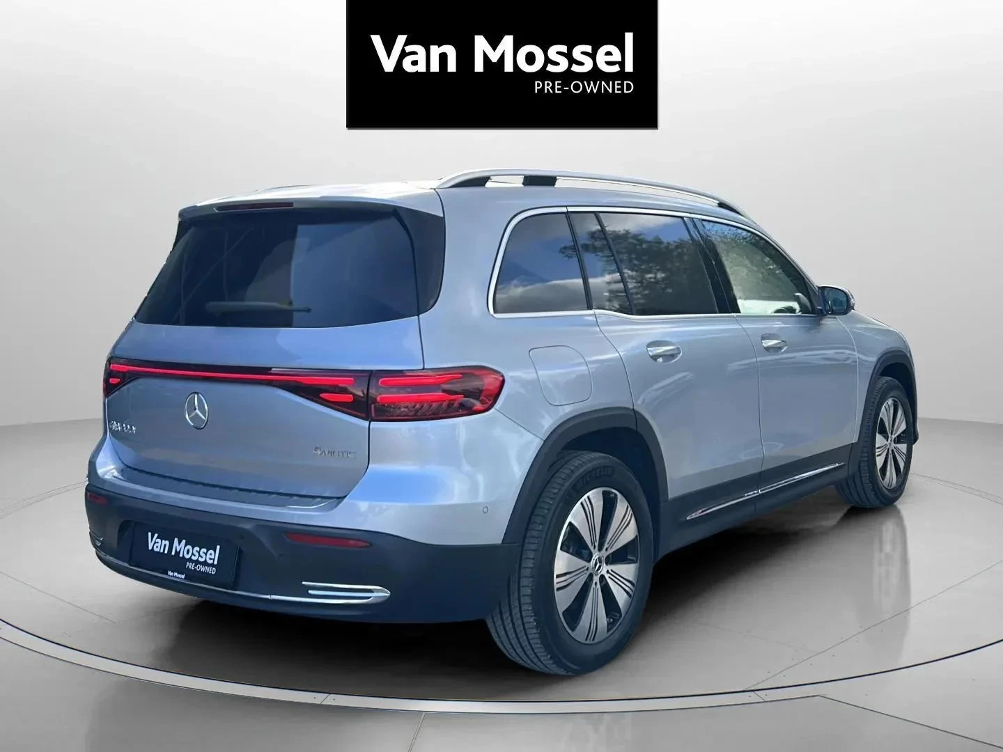 Mercedes-Benz-EQB-image-4