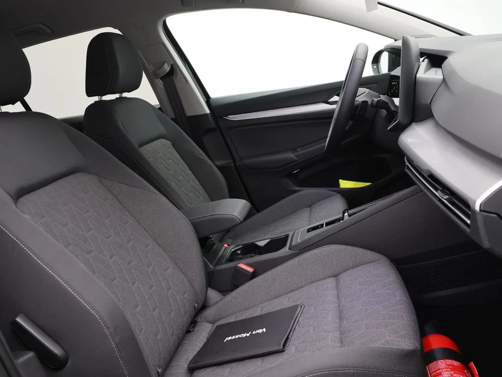 Volkswagen-Golf-image-9