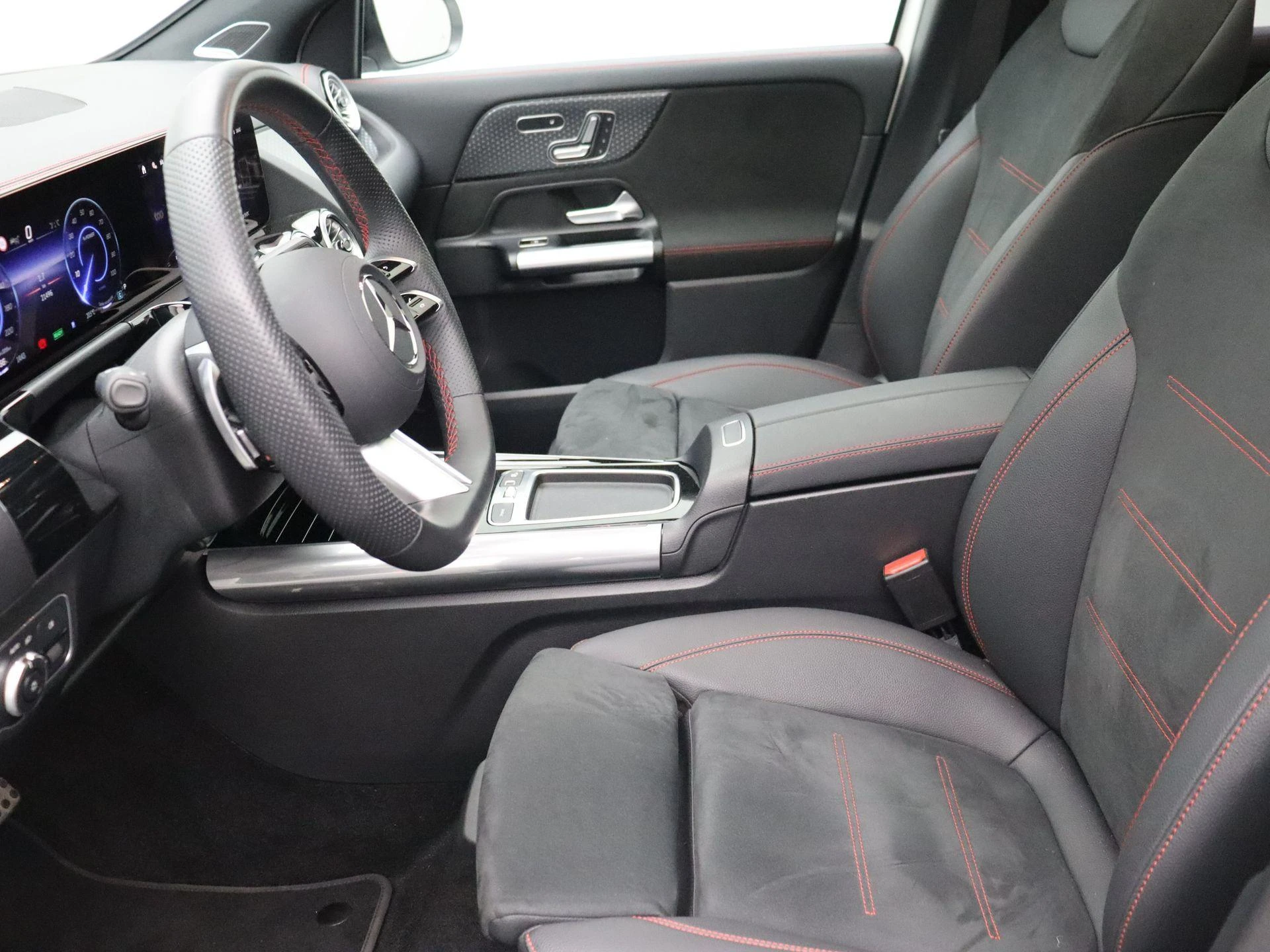 Mercedes-Benz EQA 250+ Star Edition + PANO + TREKHAAK + BURMESTER + HEAD UP +
