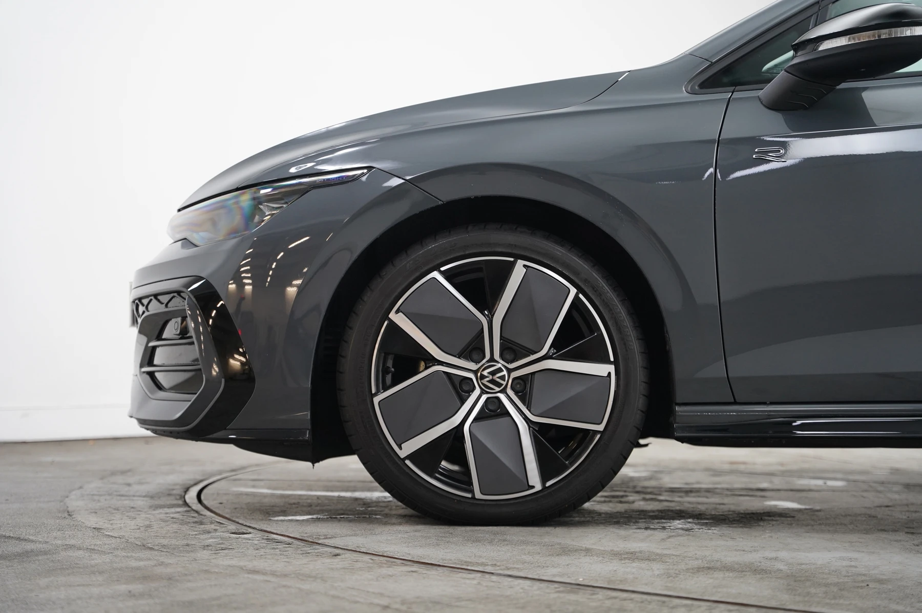 Volkswagen-Golf-image-4