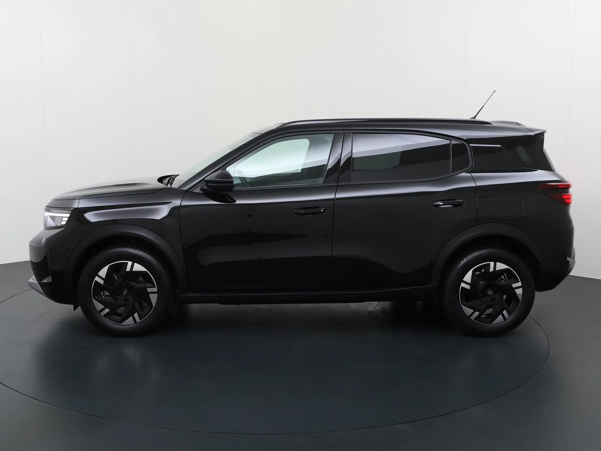 Opel-Frontera-image-1