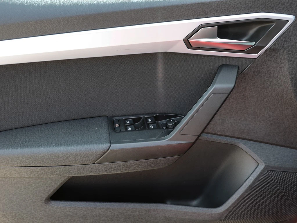 SEAT-Arona-image-14