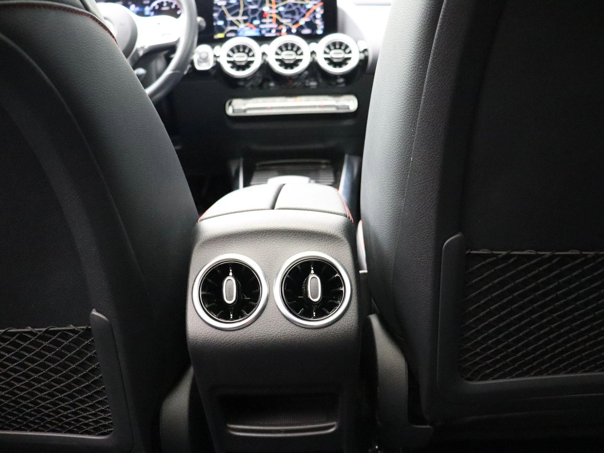Mercedes-Benz-GLA-image-23