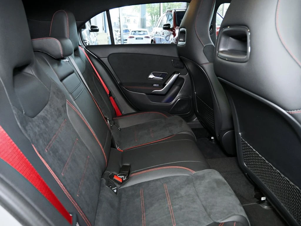 Mercedes-AMG-A-Klasse 35-image-12